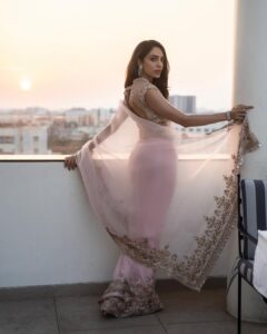 Sobhita Dhulipala Instagram - ♥️ to @manishmalhotra05 for custom making the prettiest pink saree I got to wear last night in Chennai for PS2 trailer and audio launch!
Styling by @ekalakhani @team___e 
Hmu @shraddhamishra8 
Photographs by the lovely @thestoryteller_india