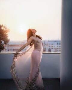 Sobhita Dhulipala Instagram - ♥️ to @manishmalhotra05 for custom making the prettiest pink saree I got to wear last night in Chennai for PS2 trailer and audio launch!
Styling by @ekalakhani @team___e 
Hmu @shraddhamishra8 
Photographs by the lovely @thestoryteller_india