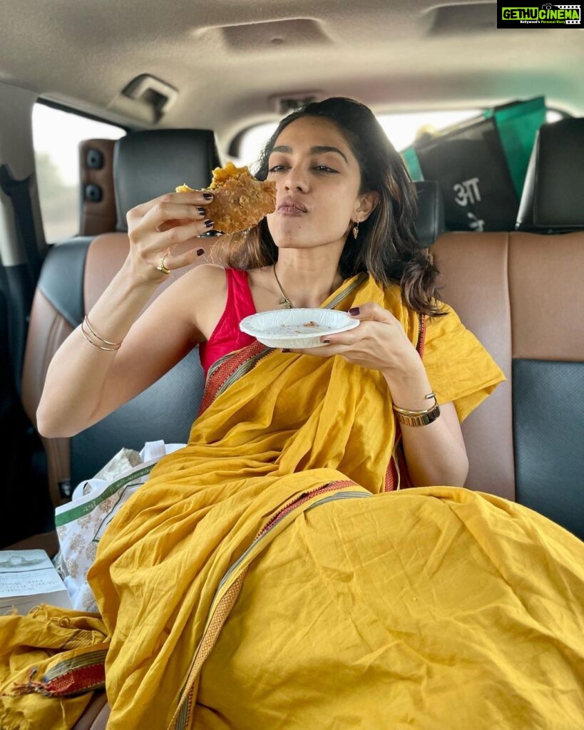 Sobhita Dhulipala Instagram - Kachori khao khushiyaan manao Happy makar sankranti everyone 😬 #Pongal #Sankranti #FreshStart #GoodJuju