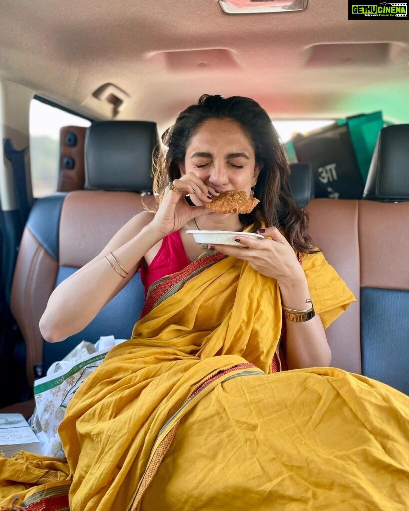 Sobhita Dhulipala Instagram - Kachori khao khushiyaan manao Happy makar sankranti everyone 😬 #Pongal #Sankranti #FreshStart #GoodJuju