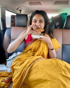 Sobhita Dhulipala Instagram - Kachori khao khushiyaan manao Happy makar sankranti everyone 😬 #Pongal #Sankranti #FreshStart #GoodJuju