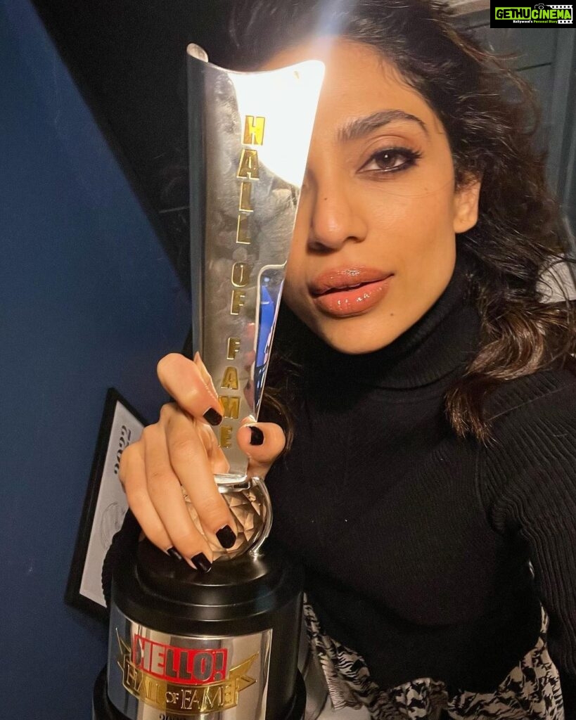 Sobhita Dhulipala Instagram - Live from my kitchen after being awarded ‘Most promising talent of the year’ at the Hello Hall of fame awards tonight! Much yaaaaay 🕺🏿