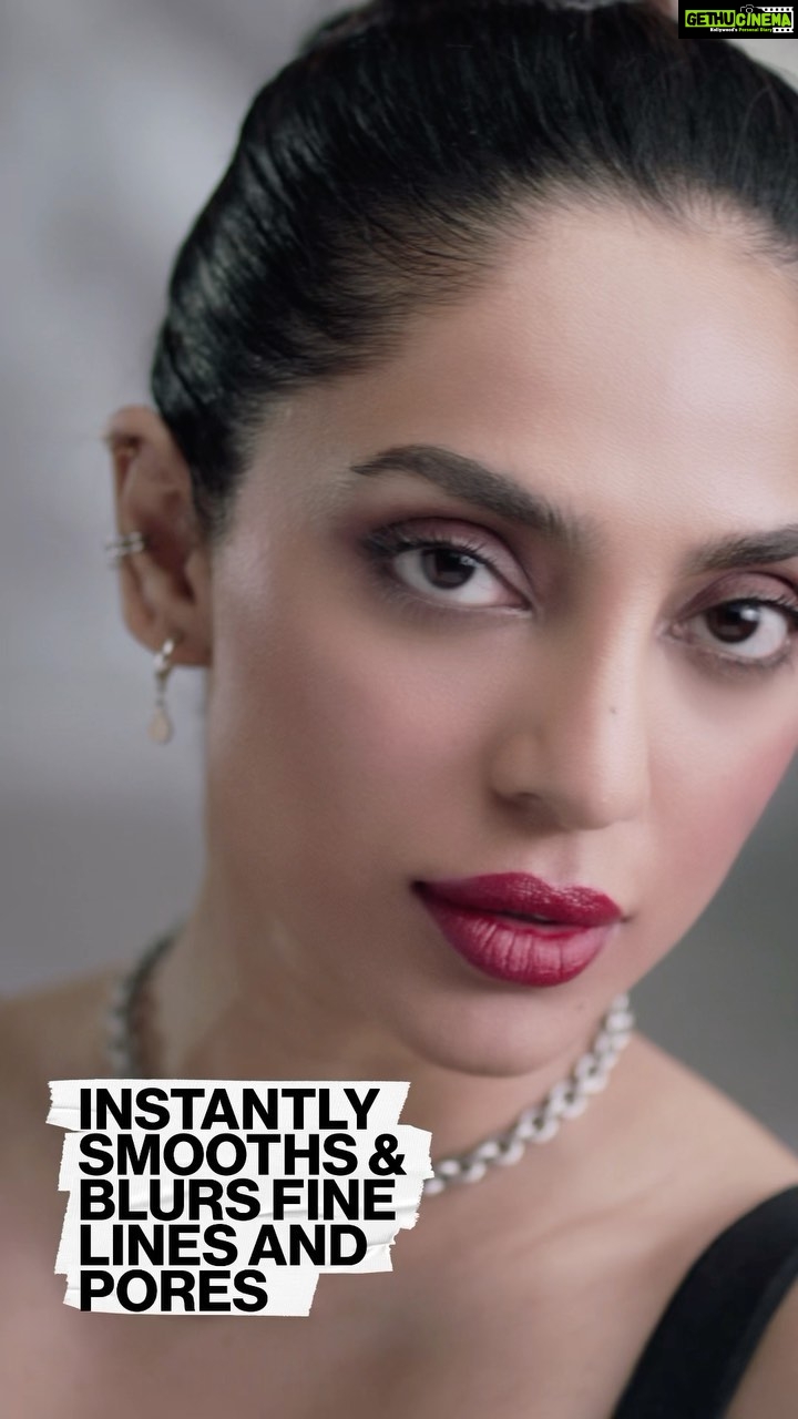 Sobhita Dhulipala Instagram - My soulmate for all things makeup is here 🫶🏾 It’s the @smashboxindia’s Original Smooth & Blur Primer. My makeup lasts longer all the way from the first shot to the wrap up party 🧘🏿 #SmashboxIndia