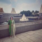 Sobhita Dhulipala Instagram - Beautiful day today at Kanchipuram. Fam jam ♥️ Seen here is the Kanchi Kamakshi Ambal temple and Sri Sankara Matham. Kanchipuram காஞ்சிபுரம்