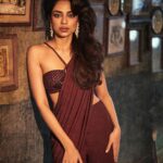 Sobhita Dhulipala Instagram - There is such fun in experimenting and trying new things! 😬 Got to create these retro-glamour inspired looks with the good folks at @lifestyleasiaindia! All outfits by @qbikofficial Styled by @mohitrai Hmu @sonamdoesmakeup @souravv_roy_ Shot gorgeously by @vaishnavpraveen who should get an award for his calm temperament.