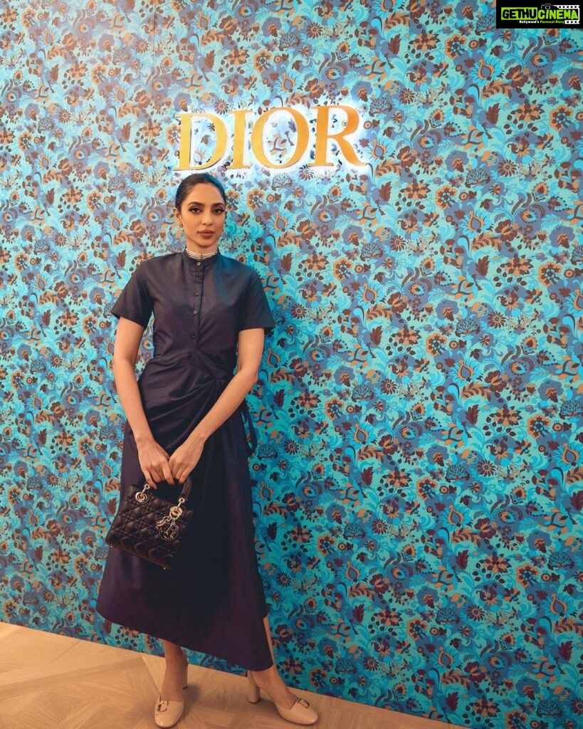 Sobhita Dhulipala Instagram - Beautiful evening with @dior at their newly opened boutique #diorfall23 📸 @banjaariii #Ad DLF Emporio Mall