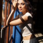 Sobhita Dhulipala Instagram - Summer is here ☀️ Swipe to see the products used to create this easy cosy sun kissed look with @SmashboxIndia Get your Smashbox summer favs on @MyNykaa today 👏🏻 #SmashboxIndia #Ad