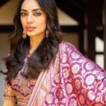 Sobhita Dhulipala Instagram – ♥️🤸🏾‍♂️
#PS2 #CholaTour #Mumbai 
.
.
Style @ekalakhani @team___e @taruntahiliani @fizzygoblet 
Hmu @shraddhamishra8 
Images @beejlakhani