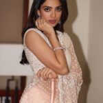 Sobhita Dhulipala Instagram – The mood was ✨ heroine ✨
Much joy sharing our film #PS2 with fans and well wishers at the Durbar Hall Ground in Kochi ♥️
#CholaTour 

Style @ekalakhani @team___e @nitikagujralofficial 
Hmu @pinkylohar 
Images @arunprasath_photography