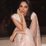 Sobhita Dhulipala Instagram – The mood was ✨ heroine ✨
Much joy sharing our film #PS2 with fans and well wishers at the Durbar Hall Ground in Kochi ♥️
#CholaTour 

Style @ekalakhani @team___e @nitikagujralofficial 
Hmu @pinkylohar 
Images @arunprasath_photography