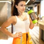 Soha Ali Khan Instagram – Being the best is a myth and so I’m trying to be better everyday.

Embracing my 40s by staying active and making healthier choices 💥🌟

#oziva #cleanprotein #fatloss #ozivafit #ad #hartarahsebetter

Collaboration by @bethetribe
