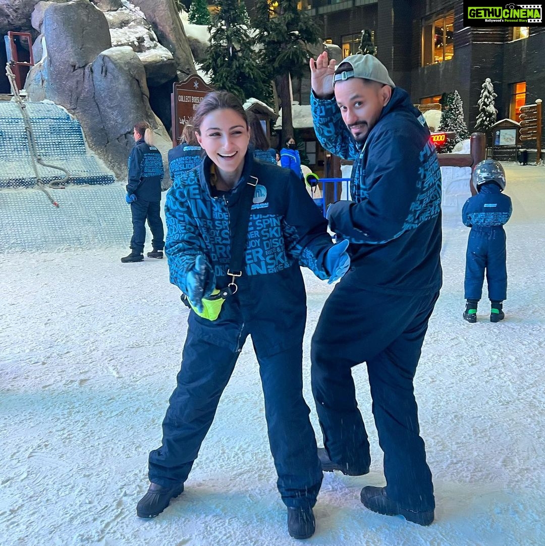 Soha Ali Khan Instagram - It's a "chill" day for goodness flake, if you catch my drift !! #snowpuns #uptosnowgood