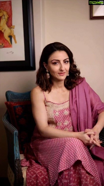 Soha Ali Khan Instagram - Recommended by 8 out of 10 doctors, Bata’s school shoes kill 99.9% of bad odour-causing bacteria. So moms, give your kids the gift of fresh, happy feet with Bata, the ultimate choice for school shoes by parents! Visit your nearest store or bata.in today. #BataIndia #BataSchoolShoes #BackToSchoolWithBata #paidpartnership @bata.india