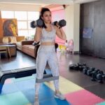 Soha Ali Khan Instagram – Ready, sweat, go… #mondaymotivation #fitness #workout #coreworkout @maheshfitnessclub @boddactive