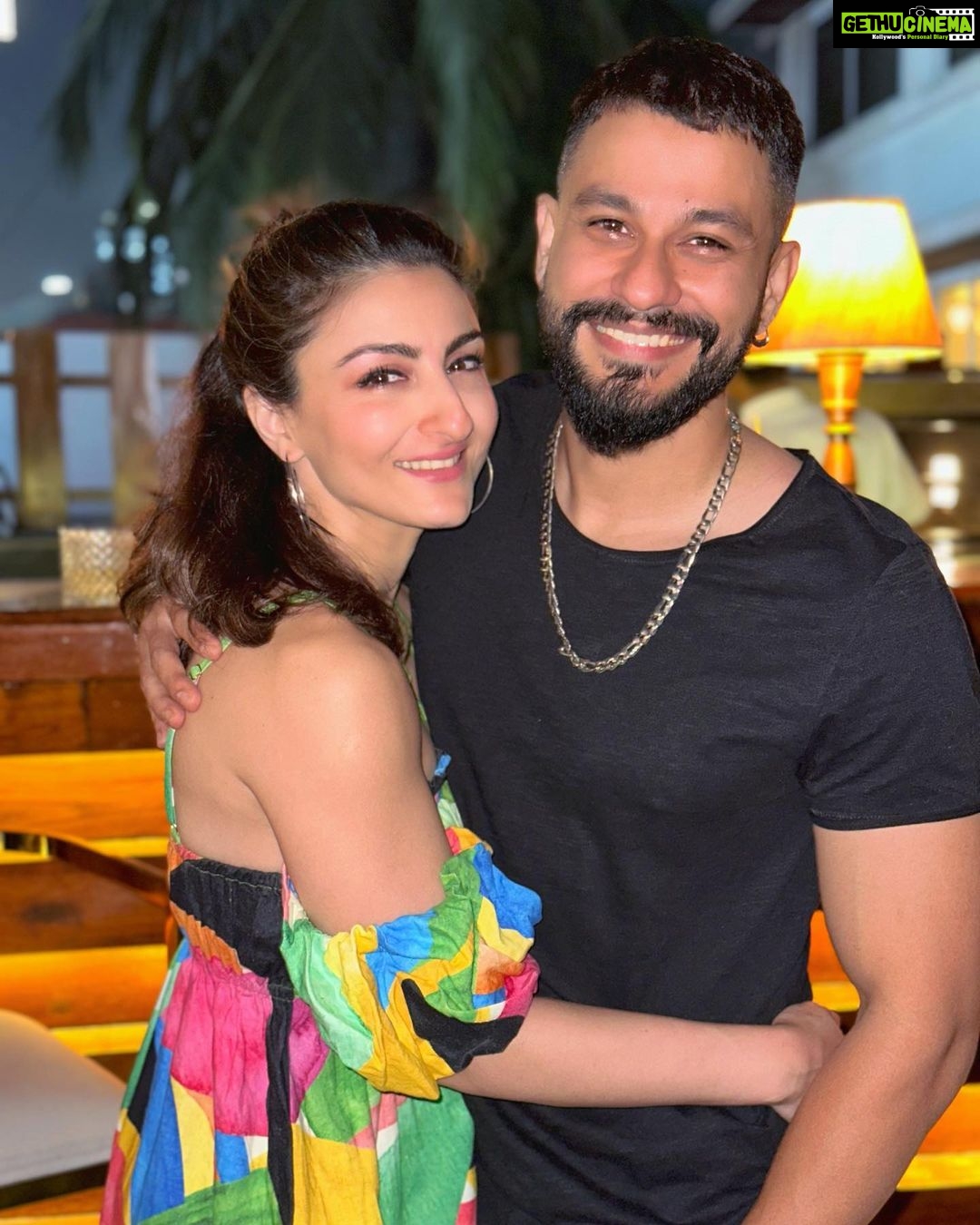 Soha Ali Khan Instagram - Another feather in your chapeau, mon beau 🪶 @kunalkemmu #madgaonexpress #filmwrap @excelmovies