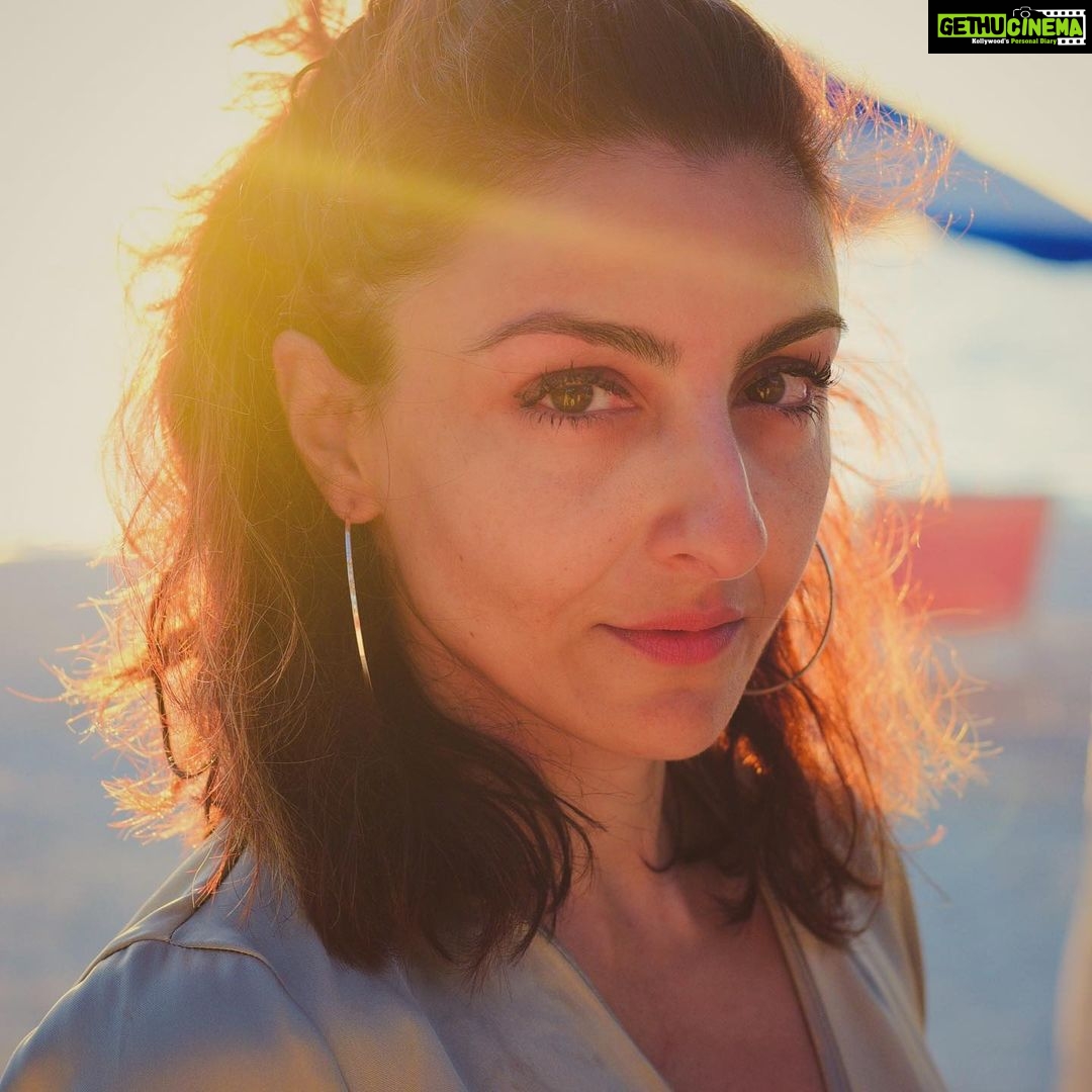 Soha Ali Khan Instagram - The sky broke like an egg into full sunset, and the water caught fire - Pamela Hansford Johnson. #sunset