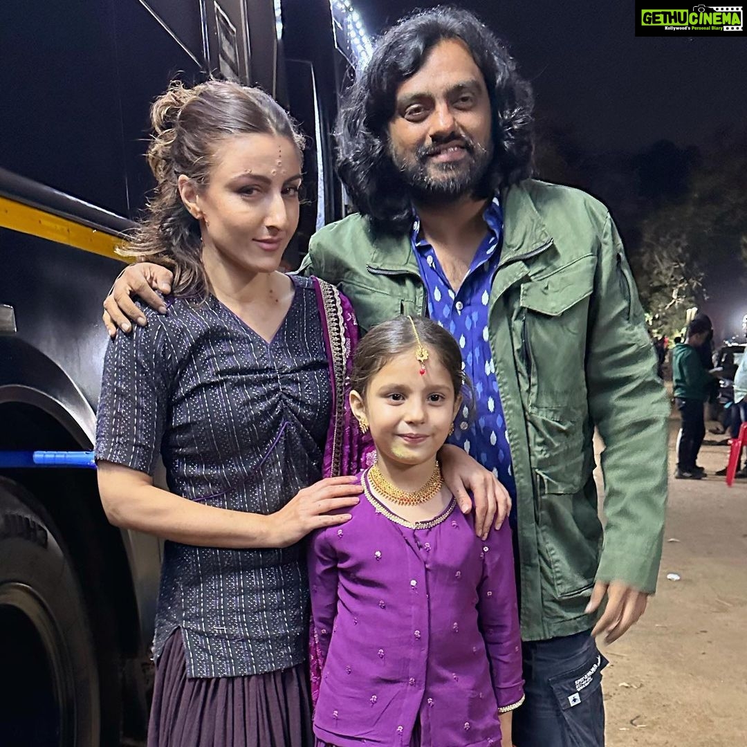 Soha Ali Khan Instagram - Done and dusted - and we have the bruises to show for it!! #chhorii2 @abundantiaent @furia_vishal @nushrrattbharuccha