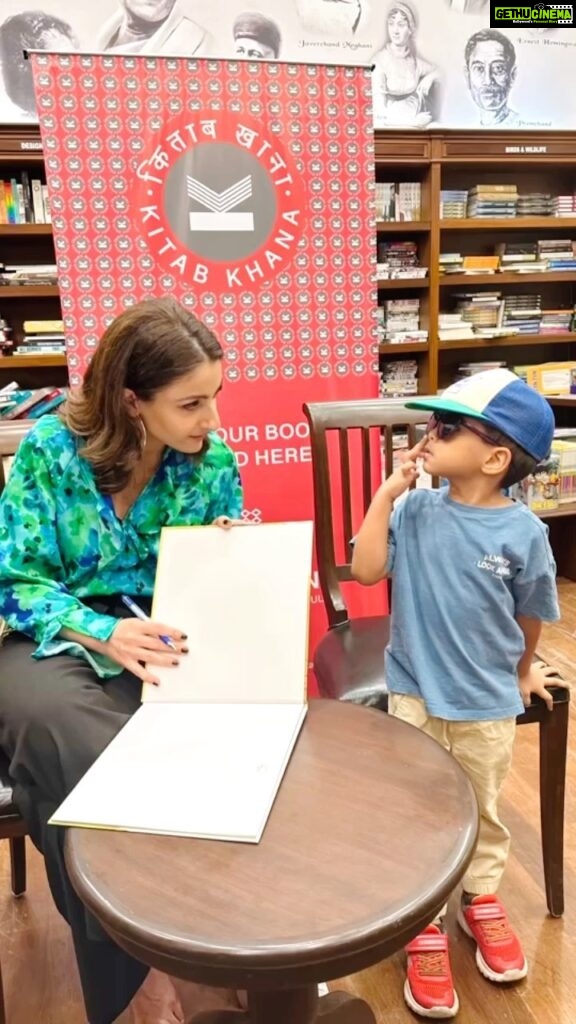 Soha Ali Khan Instagram - Loved being a part of the @kgafest and spending time with the young and young at heart at @kitabkhanabooks for a storytelling session of #inniandbobo @inniandbobo missed @kunalkemmu !