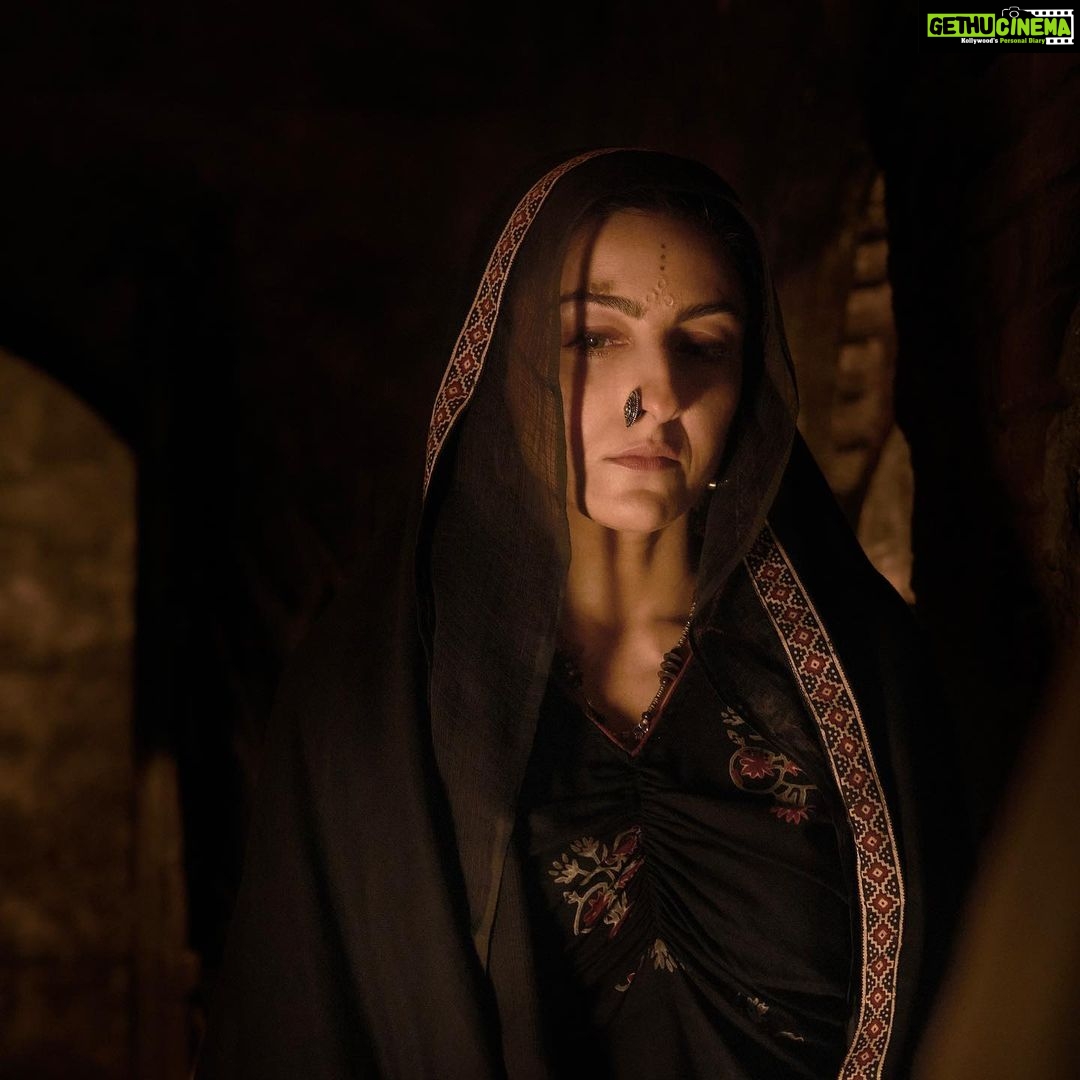 Soha Ali Khan Instagram - Explore your dark side, they said. #Chhorii2 #FilmingWrapped @nushrrattbharuccha @furia_vishal @tseries.official @tseriesfilms @abundantiaent @crypttv @psychscares @ivikramix @notjackdavis #BhushanKumar #KrishanKumar @shivchanana @instasaurabh @mahajani.gashmeer @pallavi_patil2310 @ajit_jagtap @authordivyaprakash