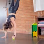 Soha Ali Khan Instagram - This workout needs balls 😃#workout #fitness #strengthtraining