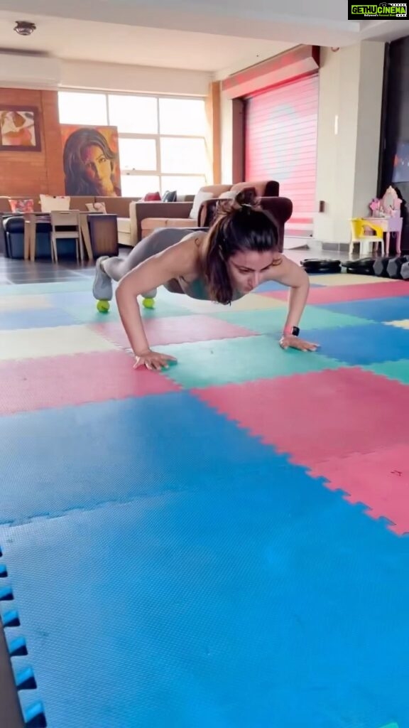 Soha Ali Khan Instagram - It feels so good when it's over ! #workout #fitness #gymwear @maheshfitnessclub @boddactive