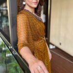 Soha Ali Khan Instagram - Has anyone seen my flower crown? #bohochic #vibe #eventdiaries outfit @pallavijaipur jewellery @minerali_store styled by @kareenparwani