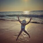 Soha Ali Khan Instagram - Reaching for the sky ❤️