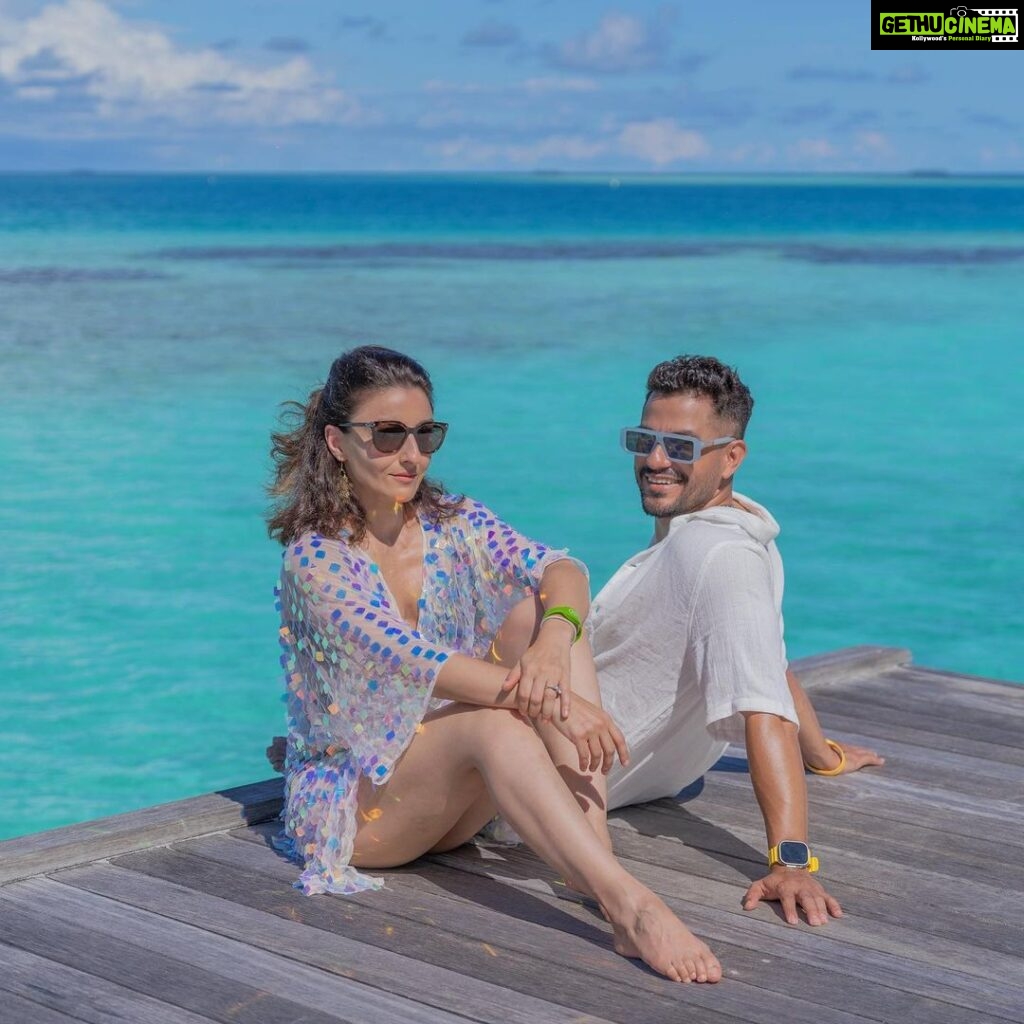 Soha Ali Khan Instagram - Don’t call us at the beach - we’re sun-screening our calls ! ☀️ @kandima_maldives #mykindofplace