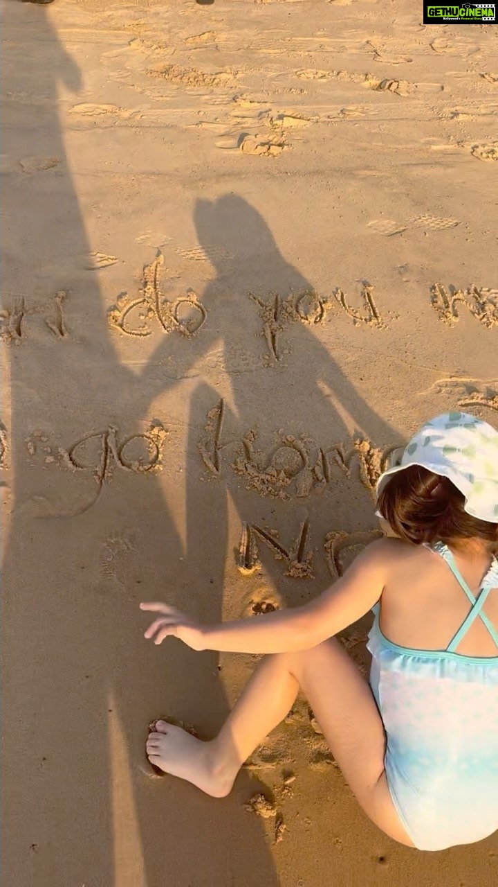Soha Ali Khan Instagram - 'When do you want to go home?'I wrote my question with a rock in the sand. 'Never' she wrote back. But the sea had other plans. All our plans are written in the sand and will receive the destined fate of being wiped out by the sea. A reminder that we must all return home one day : ashes to ashes, dust to dust. #postholidayblues