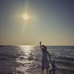 Soha Ali Khan Instagram - Reaching for the sky ❤️