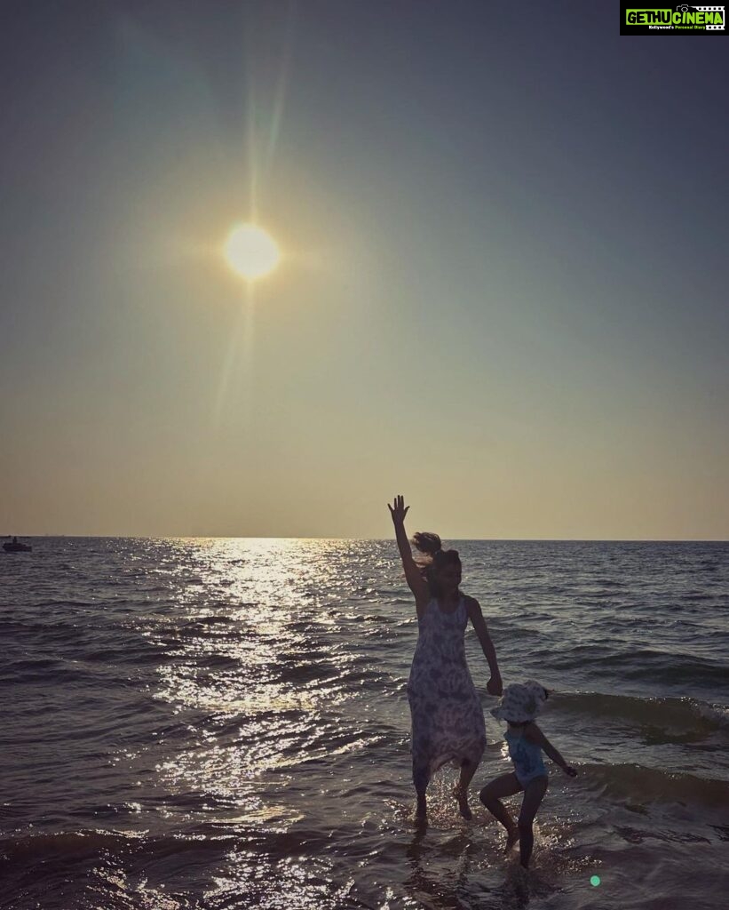 Soha Ali Khan Instagram - Reaching for the sky ❤️