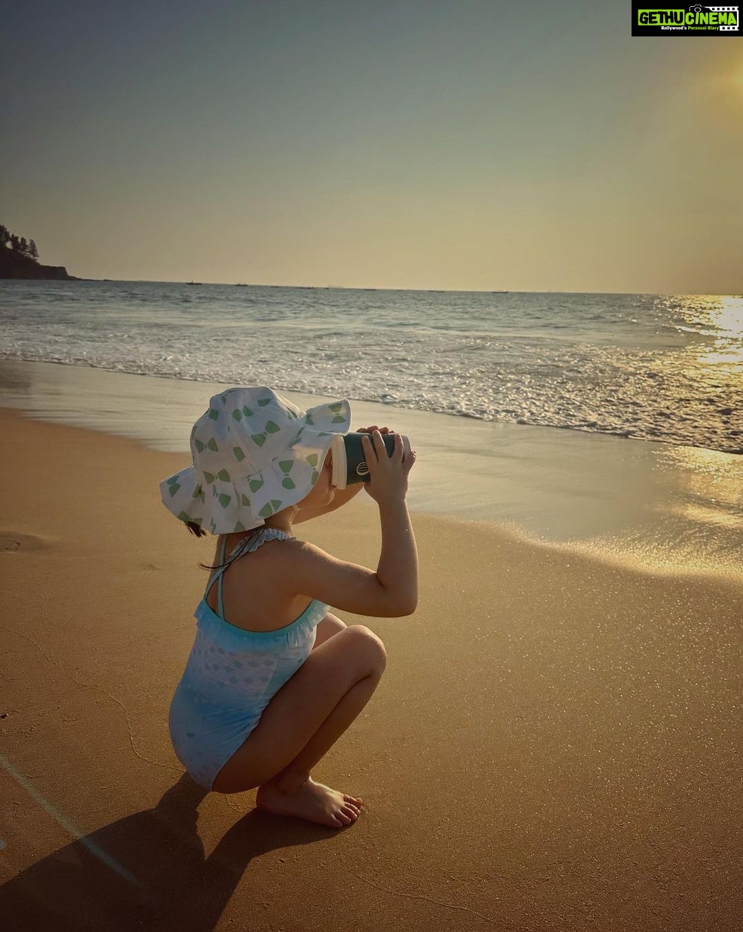 Soha Ali Khan Instagram - Reaching for the sky ❤️