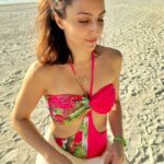 Soha Ali Khan Instagram - Don’t worry beach happy ❤️ ☀️