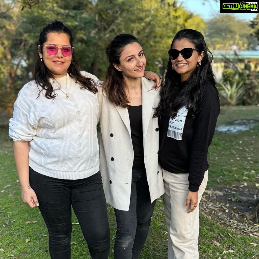 Soha Ali Khan Instagram - Friends like family ❤️