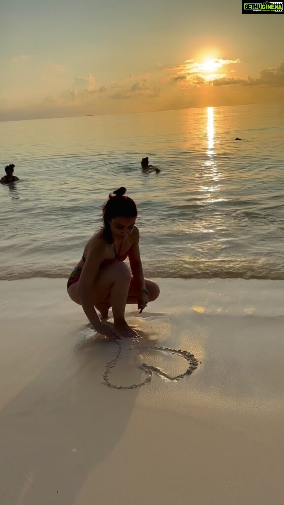 Soha Ali Khan Instagram - Moments like these 😃❤️ @kandima_maldives
