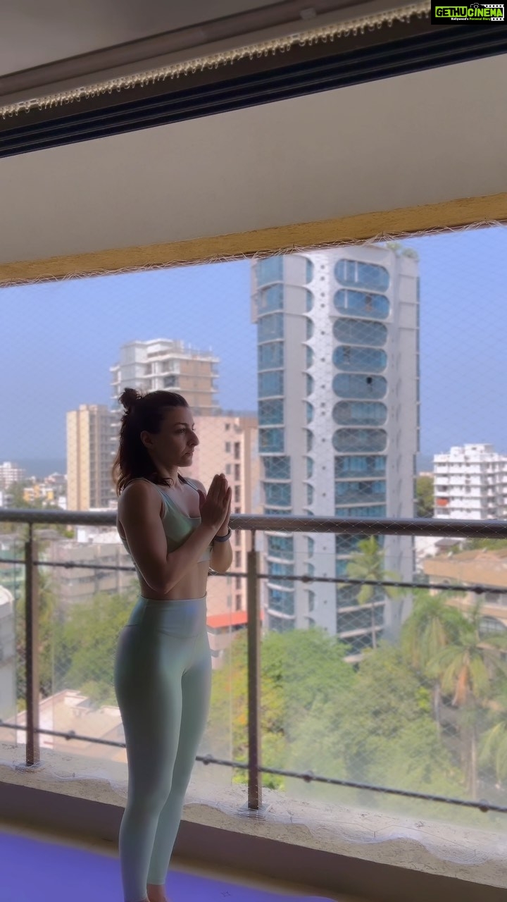Soha Ali Khan Instagram - New place new vibe #yoga
