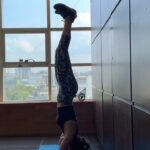 Soha Ali Khan Instagram – I know you guys think I am fit and strong but this is my first ever headstand !! Like getting into it unassisted (except for the very solid wall to prevent me from falling over 😂) and so I had to share it !! #feelingood #headstand #faceyourfears