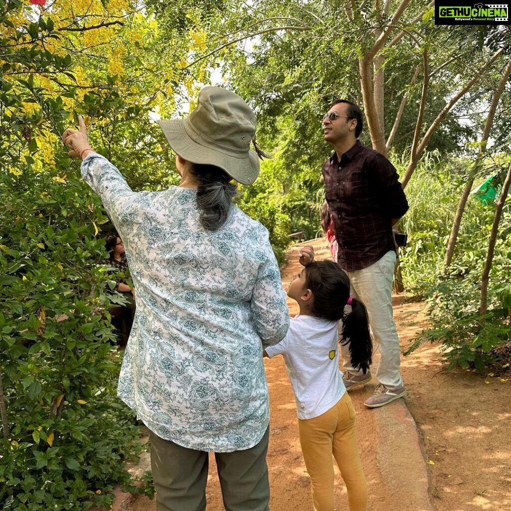 Soha Ali Khan Instagram - Time with grandparents is so precious ❤️ the chance to learn from someone so far apart in years from you (and this works both ways), a second chance at parenting, the most unconditional love and the purest fun - and a chance for me to put my feet up and finally get that pedicure!! #summerholidays #nanihouse
