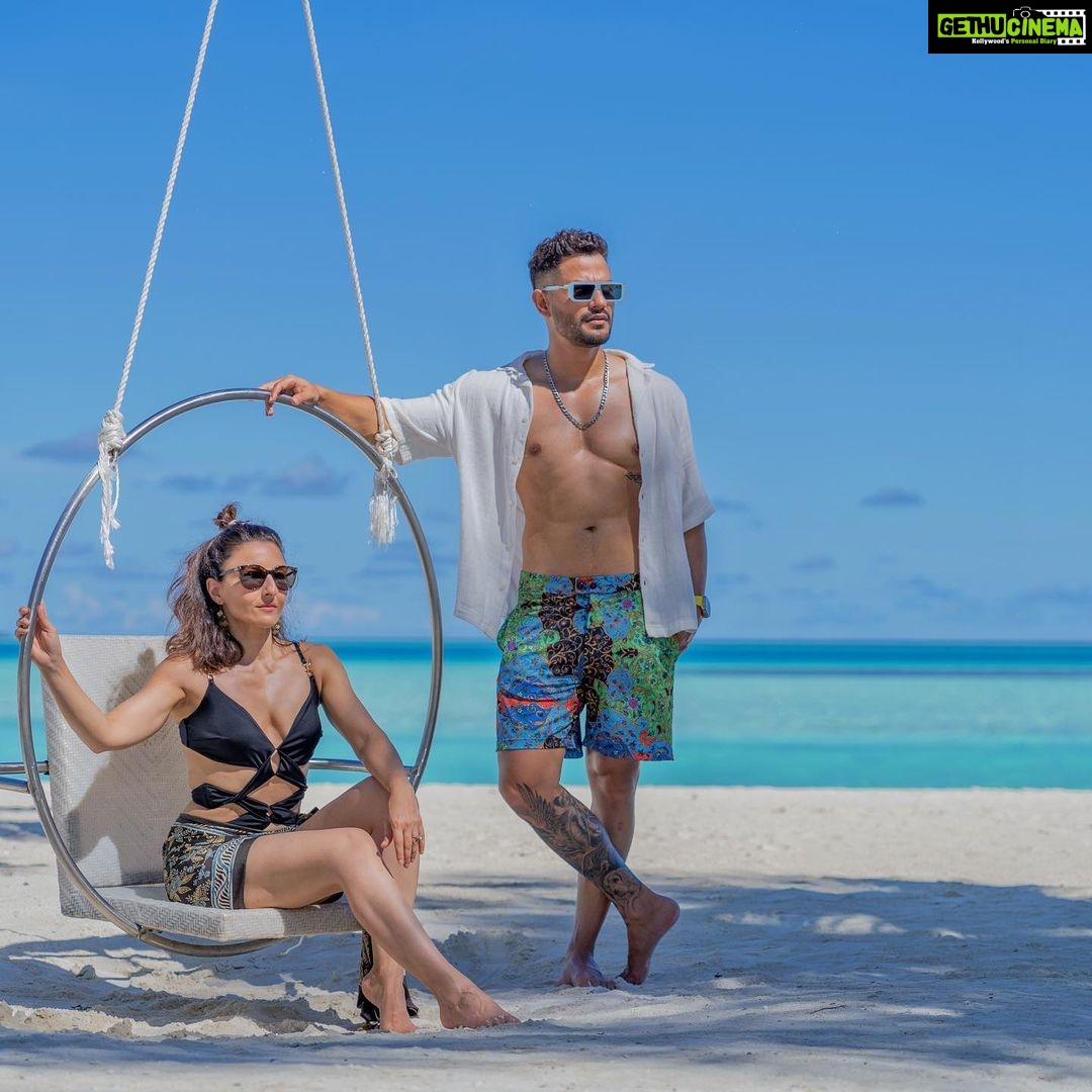 Soha Ali Khan Instagram - Don’t call us at the beach - we’re sun-screening our calls ! ☀️ @kandima_maldives #mykindofplace