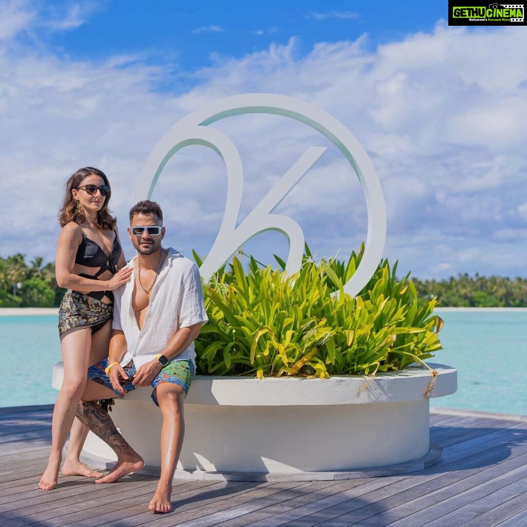 Soha Ali Khan Instagram - Don’t call us at the beach - we’re sun-screening our calls ! ☀️ @kandima_maldives #mykindofplace