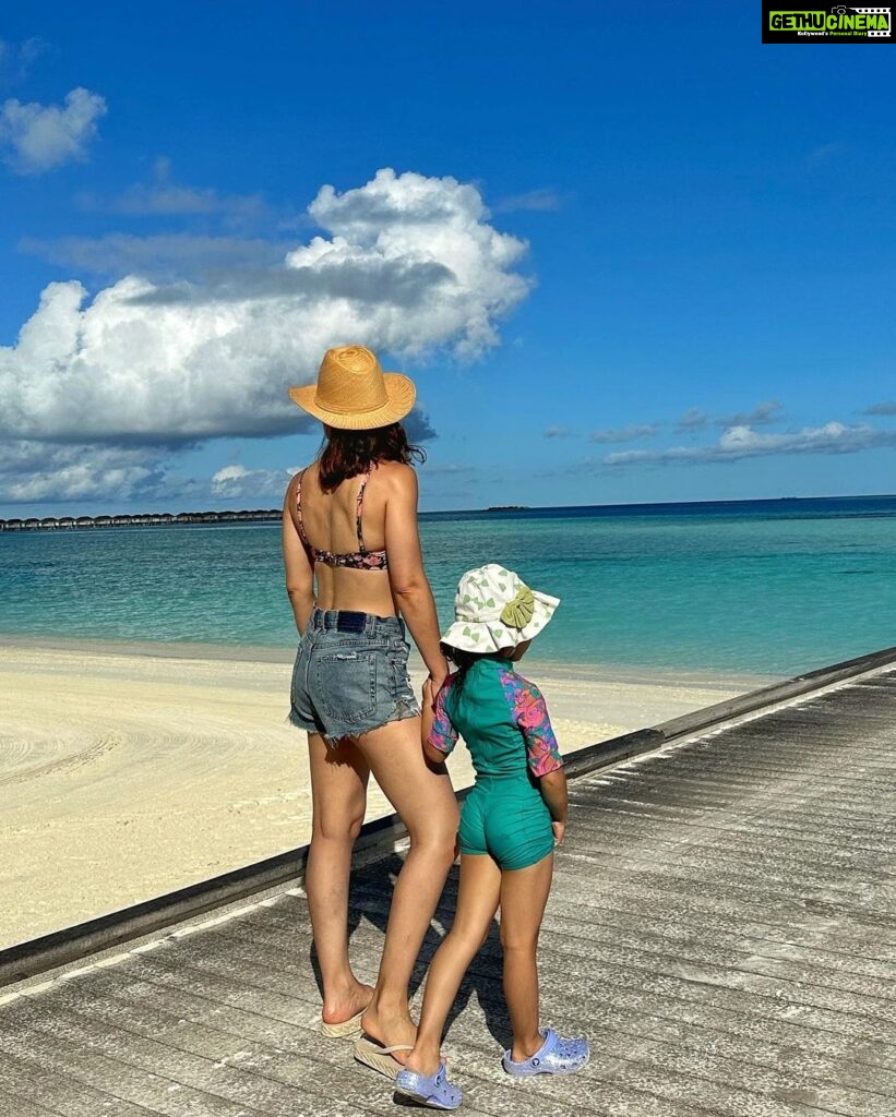 Soha Ali Khan Instagram - Take me “back” … #islandlife #summer #sun