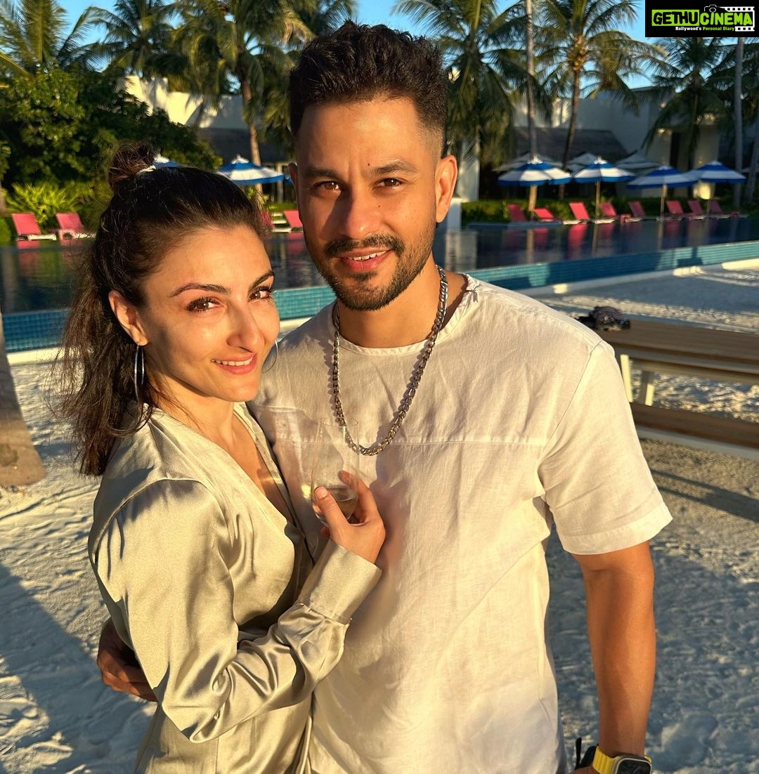 Soha Ali Khan Instagram - Every day is a sun-day here ☀️🤍#kandimamaldives Kandima Maldives