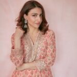 Soha Ali Khan Instagram – Look on the pink side of life @kadamajay