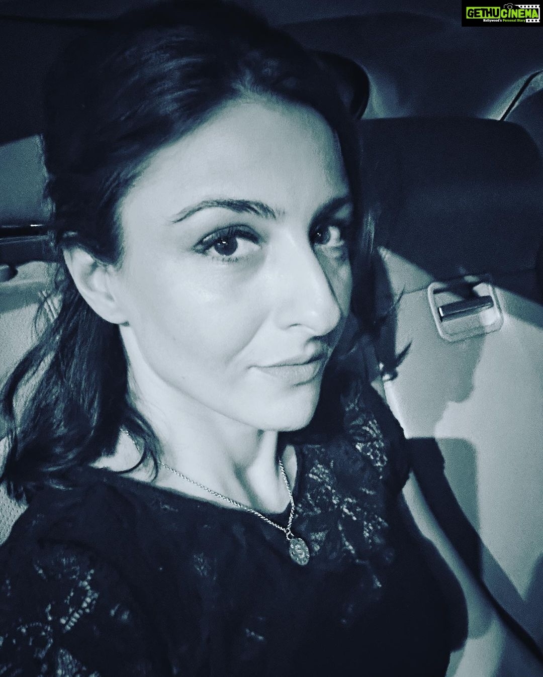 Soha Ali Khan Instagram - And finally the first @apple store is here and we can enjoy the full experience of this company’s innovation, ingenuity, expertise and design. #applestore #thinkdifferent #timcook