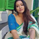 Sohini Sarkar Instagram – ছবি তুলে দিলেন এবং খাওয়ালেন…. বন্ধুরা কেমন মায়ের মত হয় 
@bidisha_chattopadhyay @somdatta.mukherjee87