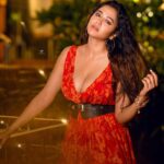 Sohini Sarkar Instagram - When in doubt, wear red ♥️♥️ . . 📸 @sahil_paswan_2646_ 💄 @sanusinghroy 💇‍♀️ @supriyamondal1711 👗 @tamashreeroy 🔗 @socialyard_digital @sayoniroy9 . . #shoot #shootday #flaunt #summer #vibes #mood #gaze #hot #grace #girl #love #sohini