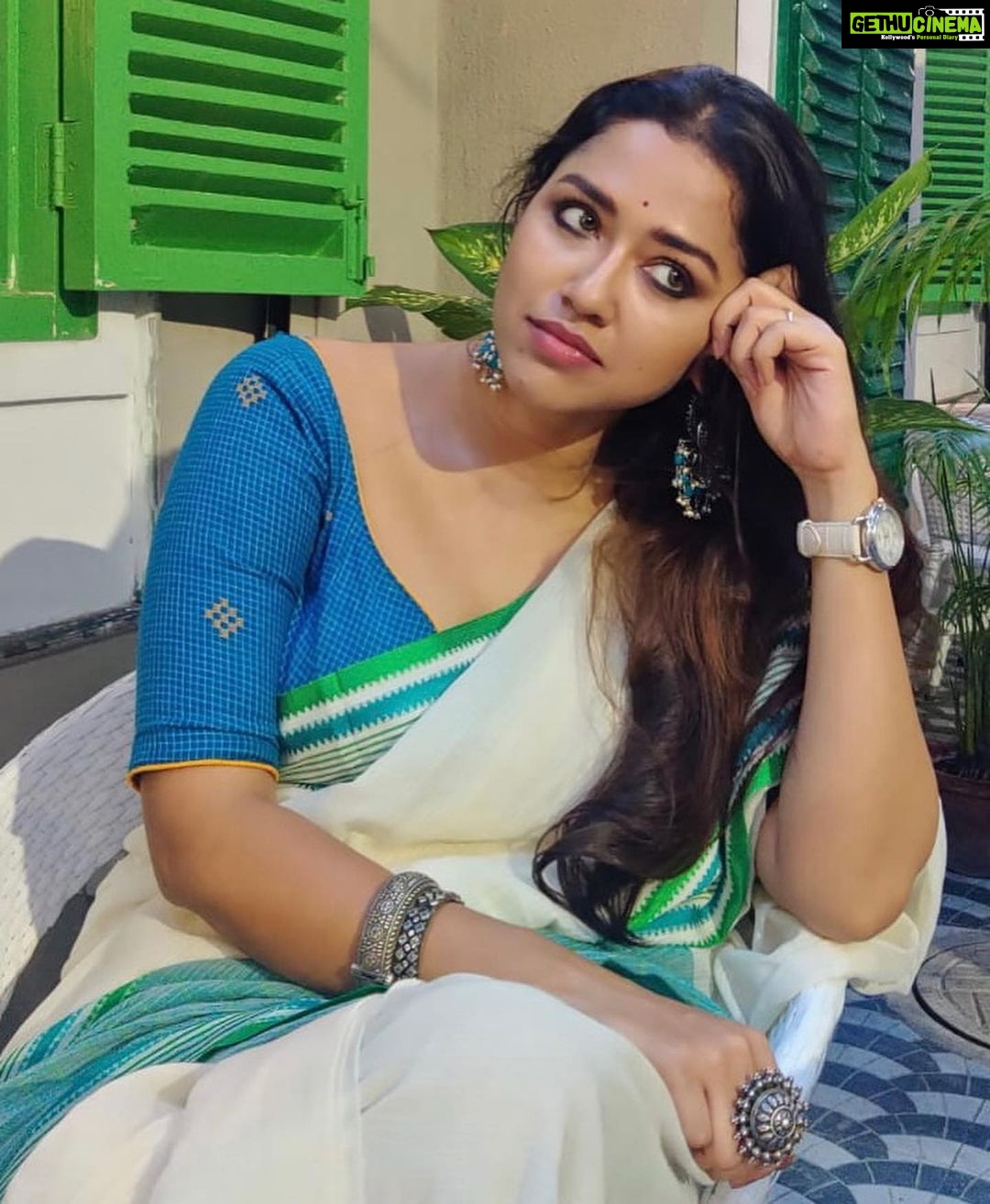 Sohini Sarkar - 99.2K Likes - ছবি তুলে দিলেন এবং খাওয়ালেন.... বন্ধুরা কেমন মায়ের মত হয়
@bidisha_chattopadhyay @somdatta.mukherjee87