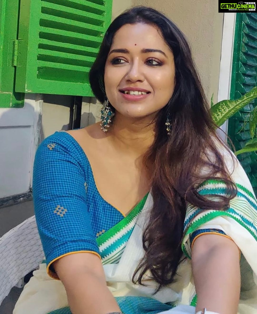 Sohini Sarkar - 99.2K Likes - ছবি তুলে দিলেন এবং খাওয়ালেন.... বন্ধুরা কেমন মায়ের মত হয়
@bidisha_chattopadhyay @somdatta.mukherjee87