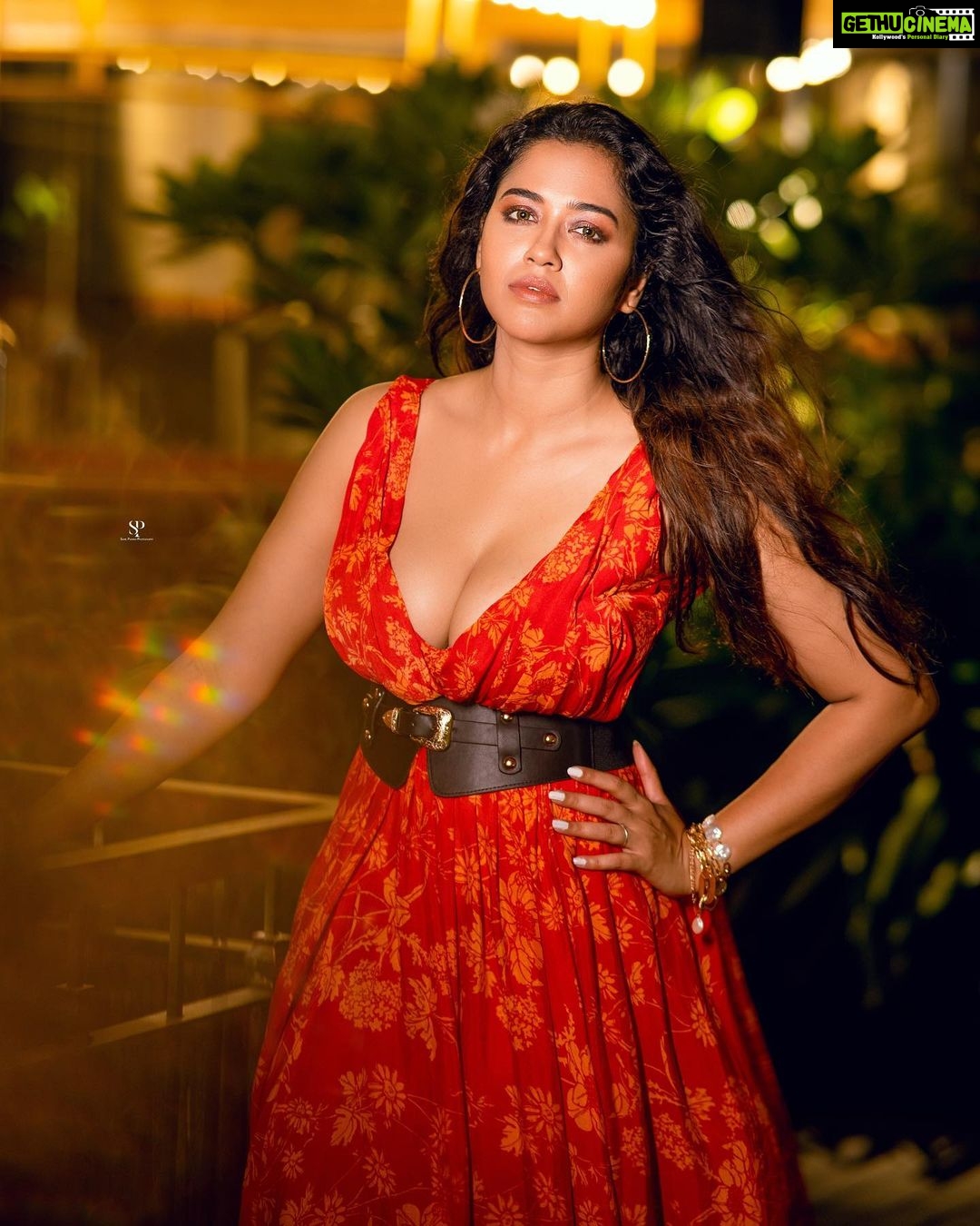 Sohini Sarkar - 123.5K Likes - When in doubt, wear red ♥️♥️
.
.
📸 @sahil_paswan_2646_
💄 @sanusinghroy
💇♀️ @supriyamondal1711
👗 @tamashreeroy
🔗 @socialyard_digital @sayoniroy9
.
.
#shoot #shootday #flaunt #summer #vibes #mood #gaze #hot #grace #girl #love #sohini