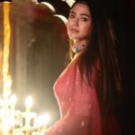 Sohini Sarkar Instagram - अफ़ग़ानी महफ़िल और यह शाम ✨ . . 📸 @momento_frezers . . #mood #light #vintage #color #love #feel #evening #shoot #embrace #grace Oudh 1590